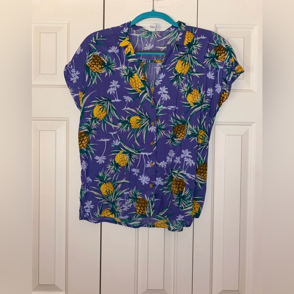 Size Medium Old Navy Blue Hawaiian Button Down Short Sleeve Blouse